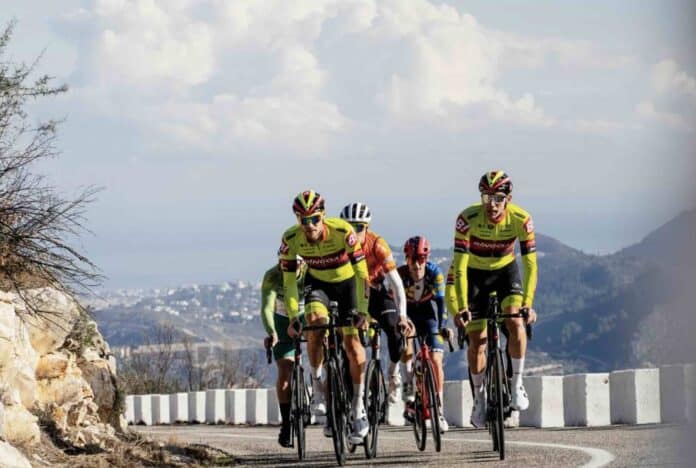 Stage de préparation à Calpe les coureurs Wagner Bazin WB entament leur préparation pour 2025