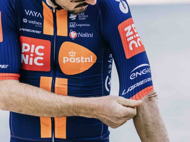 Team Picnic PostNL : Nouveau nom et nouveau maillot pour 2025
