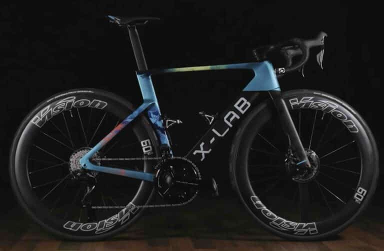 XDS Astana Team : le nouveau vélo pour 2025
