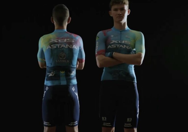 XDS Astana : un nouveau maillot audacieux pour 2025