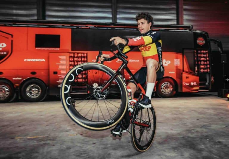 Arnaud De Lie prêt à briller en 2025 : pavés, classiques et Tour de France au programme