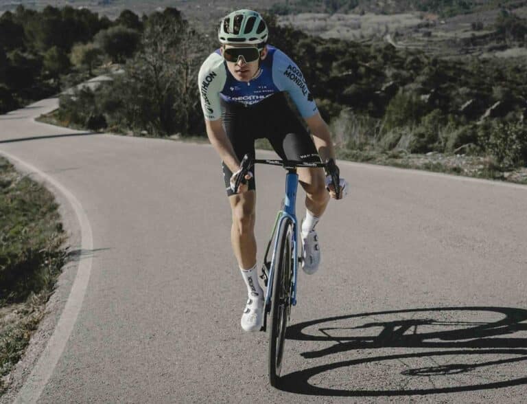 Paul Seixas : Le prodige français sur les traces de Tadej Pogacar