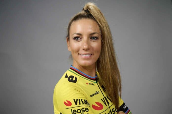 pauline ferrand prevot presente son nouveau maillot visma lease a bike