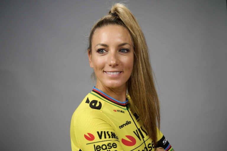 Pauline Ferrand Prévot présente son nouveau maillot Visma Lease a Bike
