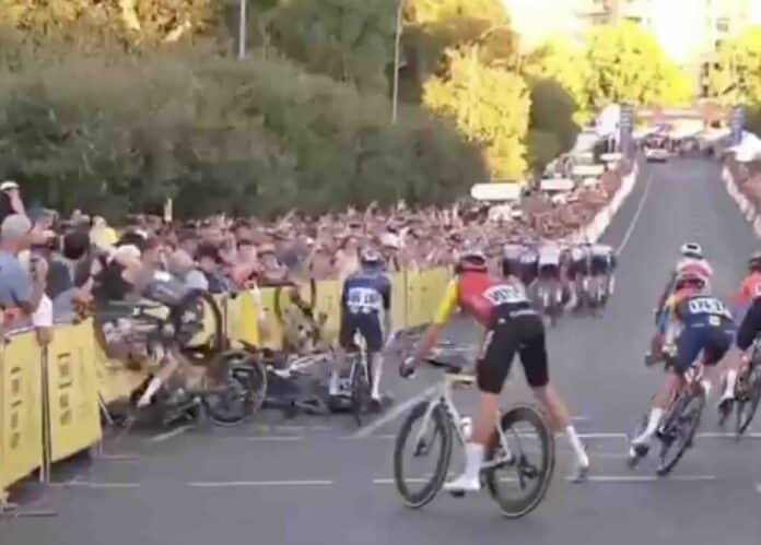 Sam Welsford a évité de justesse la chute dans le dernier virage de la Villawood Men's Classic