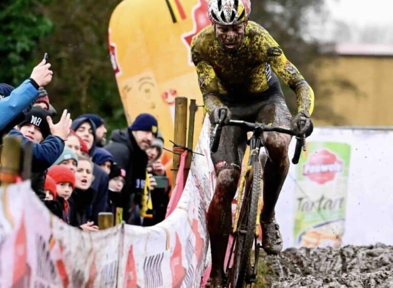 Van Aert vs Van der Poel : Duel au sommet aux Mondiaux de cyclo-cross