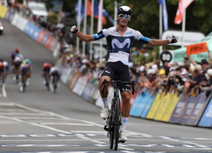 Vidéo Javier Romo s'impose et prend le maillot ocre sur une étape royale