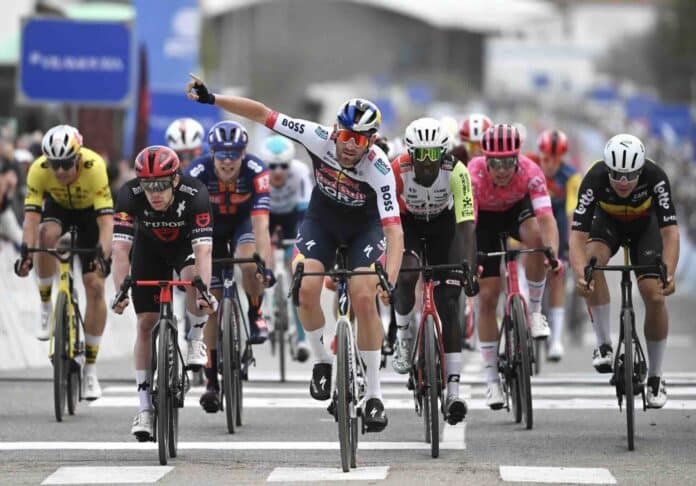 Jordi Meeus remporte l'étape 3 du Tour d'Algarve 2025 au sprint