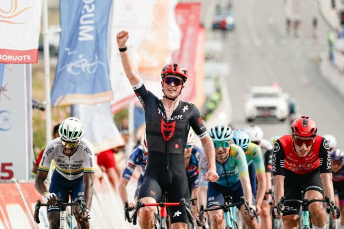 Rick Pluimers remporte la Muscat Classic 2025 au sprint