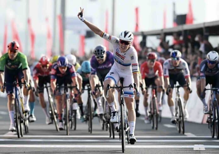 UAE Tour 2025 Tim Merlier triomphe lors de l'étape 6 sprint final à Abu Dhabi