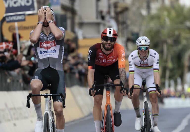 Mathieu van der Poel triomphe dans un final épique du Milan-Sanremo 2025