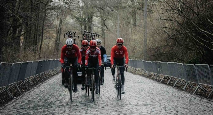 Omloop Het Nieuwsblad 2025 Arnaud De Lie je me sens prêt pour les courses flamandes maintenant