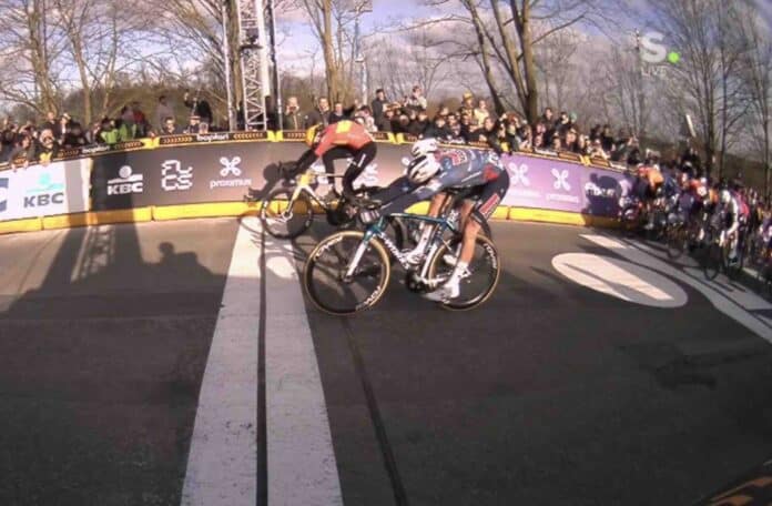 Omloop Het Nieuwsblad 2025 Soren Waerenskjold triomphe au sprint à Ninove