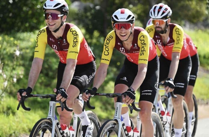 Paris Nice 2025 Cofidis avec des baroudeurs et des jeunes