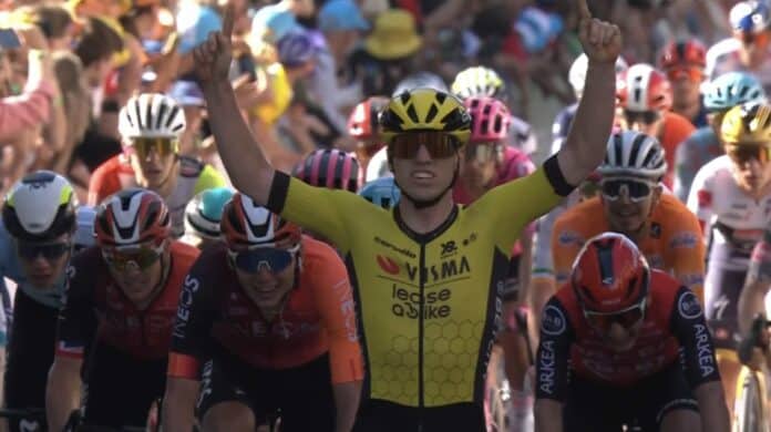 Matthew Brennan survole le sprint de l'étape 1 sur le Tour de Romandie 2025
