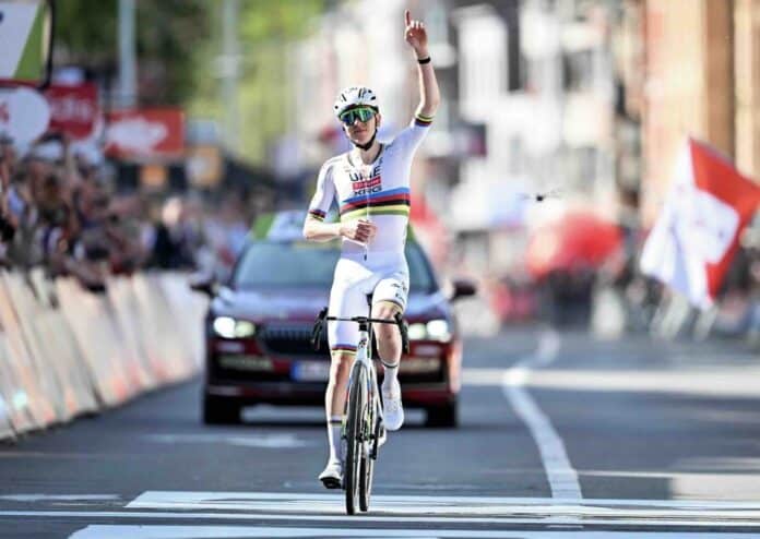 Tadej Pogacar s'offre sa troisième victoire magistrale sur Liège Bastogne Liège 2025