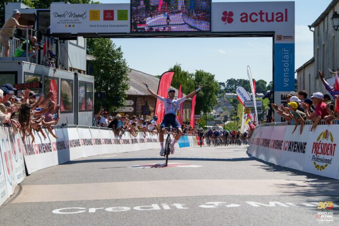 Boucles de la Mayenne 2025, étape 1 : Pierre Latour l'emporte en costaud