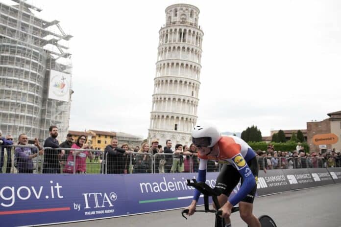 Giro 2025 : étape 10 : Daan Hoole créé la surprise