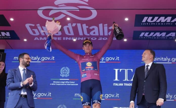 giro-2025-etape-13-mads-pedersen-jaurai-donne-la-victoire-a-vacek-si-cetait-possible