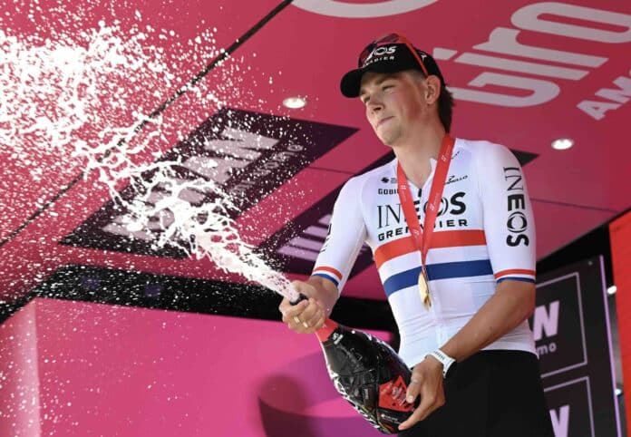 Giro 2025 étape 2 CLM Tarling s'impose Roglic prend le maillot rose à TIrana