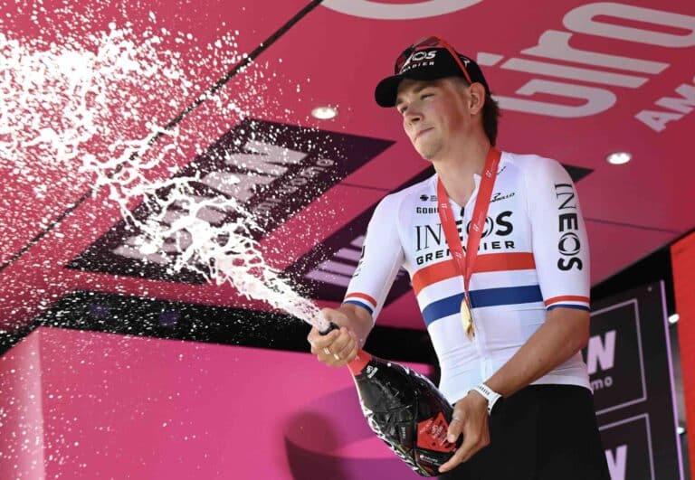 Giro 2025 Étape 2 CLM : Tarling s’impose, Roglic prend le maillot rose à Tirana