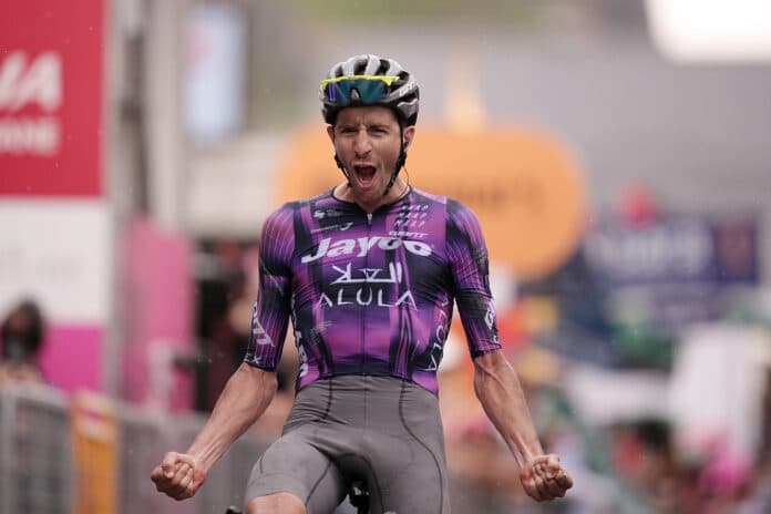 Giro 2025, étape 20 : Chris Harper s'impose, Simon Yates renverse le général