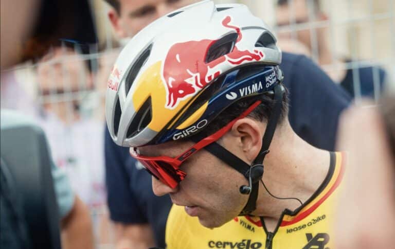Giro 2025, étape 1 : Wout van Aert : « On va essayer de prendre le maillot rose demain. »
