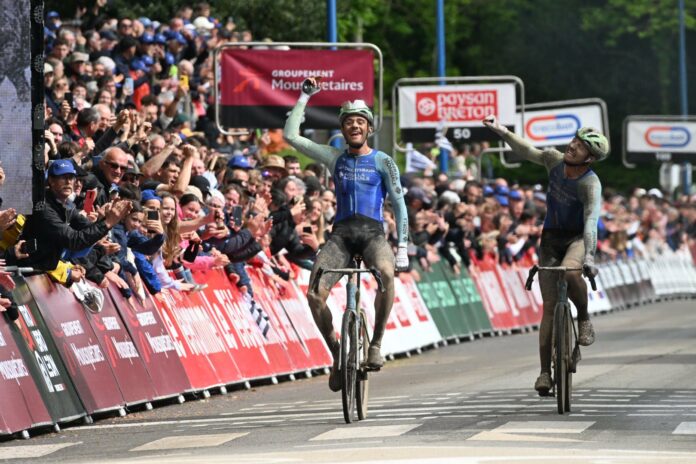 TRO BRO LEON 2025 decathlon ag2R la mondiale en demonstration bastien tronchon victorieux