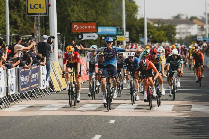 Critérium du Dauphiné 2025, étape 5 : Jake Stewart s'impose avec puissance