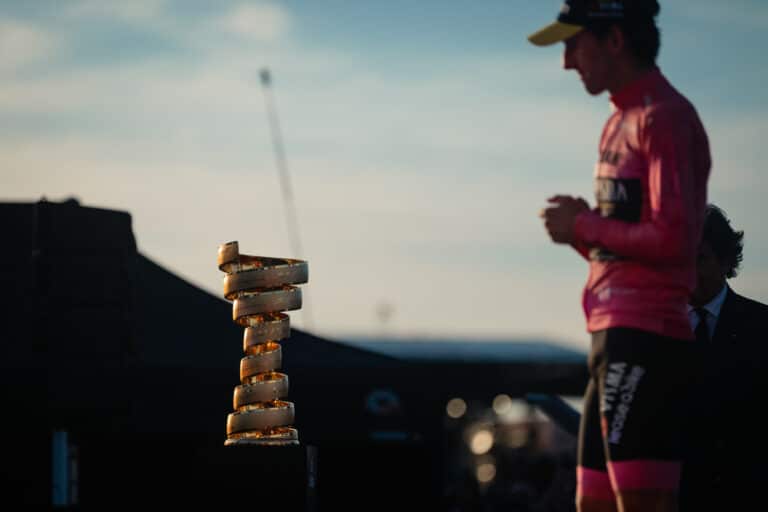 Giro 2025 : Simon Yates : « Je ressens une immense fierté »