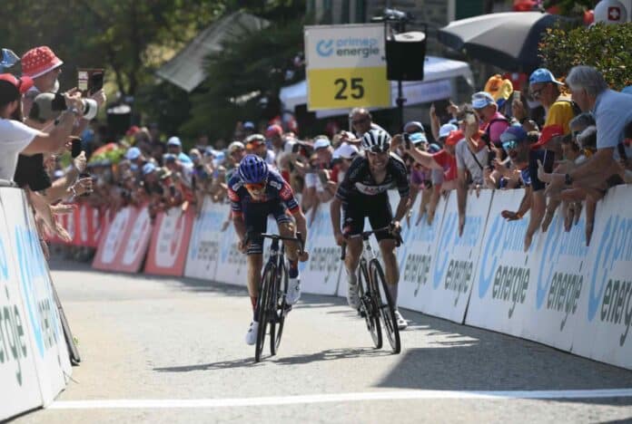 Tour de Suisse 2025 : Oscar Onley domine Joao Almeida sur la 5ème étape