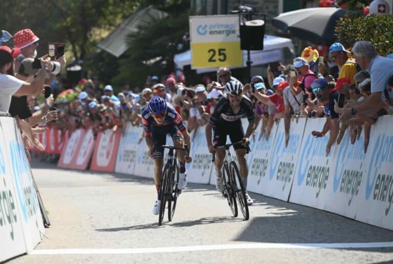 Tour de Suisse 2025 : Oscar Onley domine Joao Almeida sur la 5ème étape