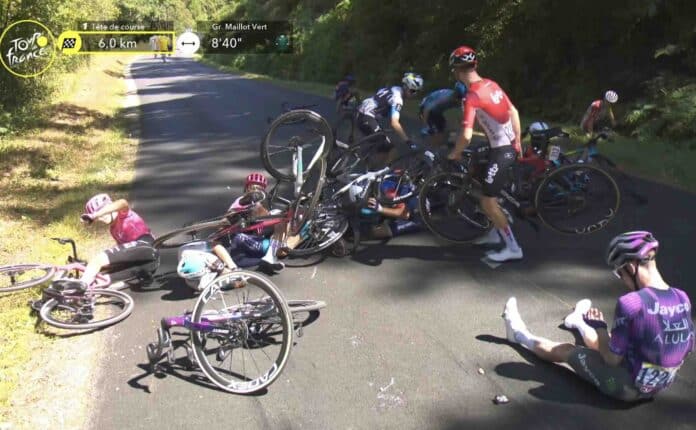 Tour de France 2025 chute massive à Mûr de Bretagne des leaders touchés
