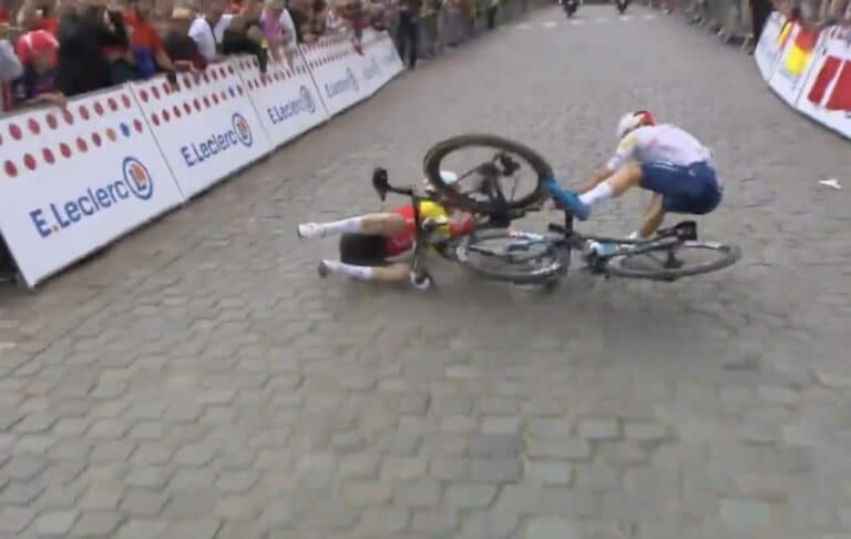 Tour de France 2025 : chute spectaculaire de Benjamin Thomas et Mattéo Vercher sur les pavés du Mont Cassel Tour de France 2025 : chute spectaculaire de Benjamin Thomas et Mattéo Vercher sur les pavés du Mont Cassel
