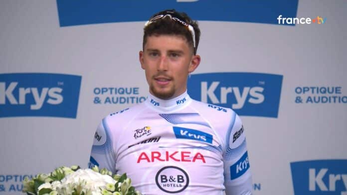 tour-de-france-2025-etape-2-kevin-vauquelin-garder-le-maillot-blanc-est-un-objectif-parmi-dautres