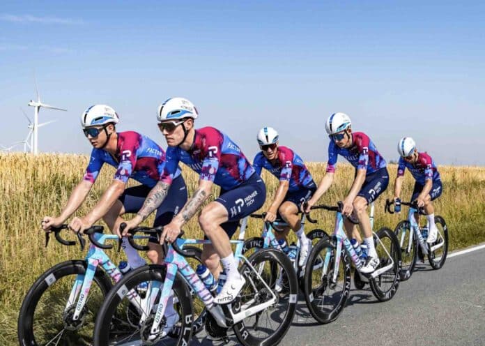 Tour de France 2025 Israel Premier Tech dévoile un maillot spécial aux couleurs de factor