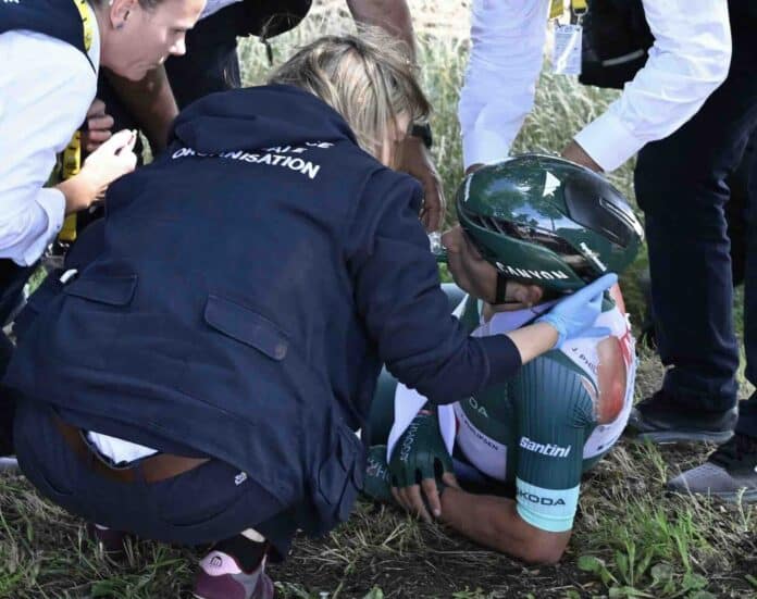 Tour de France fracture de la clavicule pour Jasper Philipsen après sa chute violente