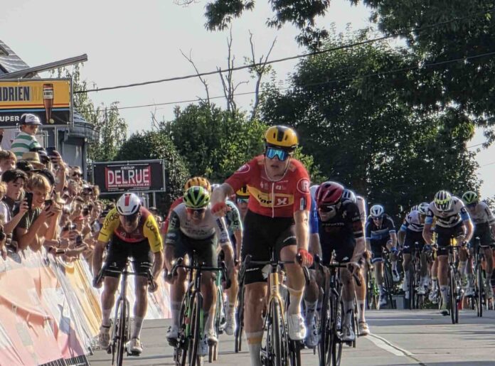 Circuit Franco Belge 2025 Jonas Abrahamsen résiste au peloton et s'offre un final épique