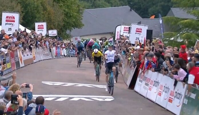 Tour du Limousin 2025, étape 3 : Paul Lapeira domine ses adversaires à Masseret