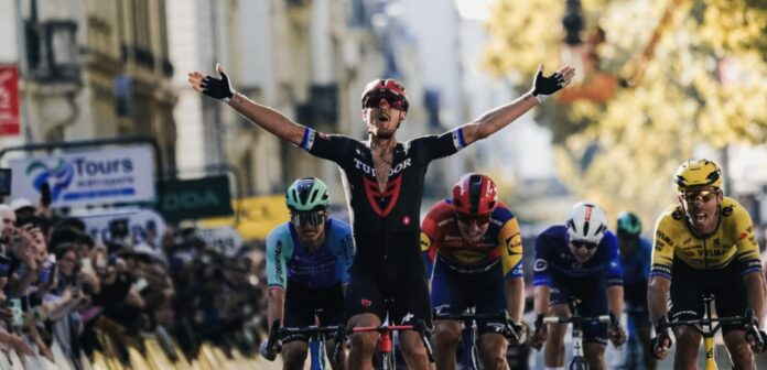 Paris Tours 2025 : 3ème victoire pour Matteo Trentin, gros raté des français