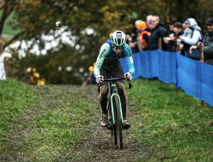 Aubin Sparfel 19 ans domine la Coupe de France de cyclo cross l'étoile montante du cyclisme français