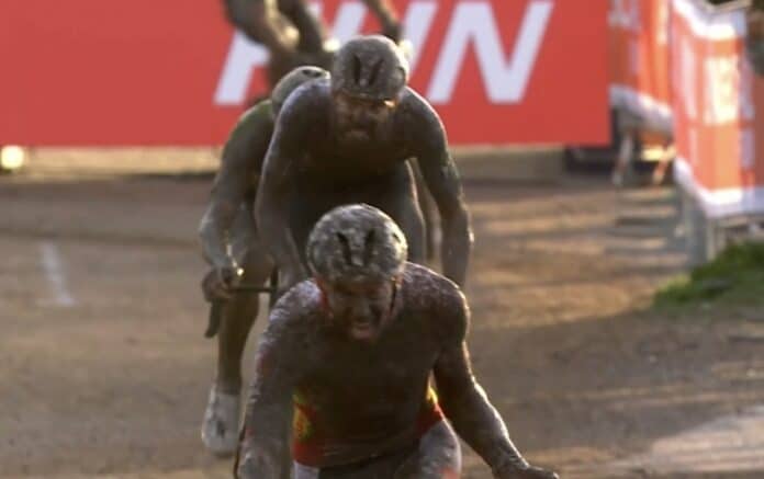 Cyclo Cross : Michael Vanthourenhout devance Joris Nieuwenhuis et Laurens Sweeck de justesse a terralba