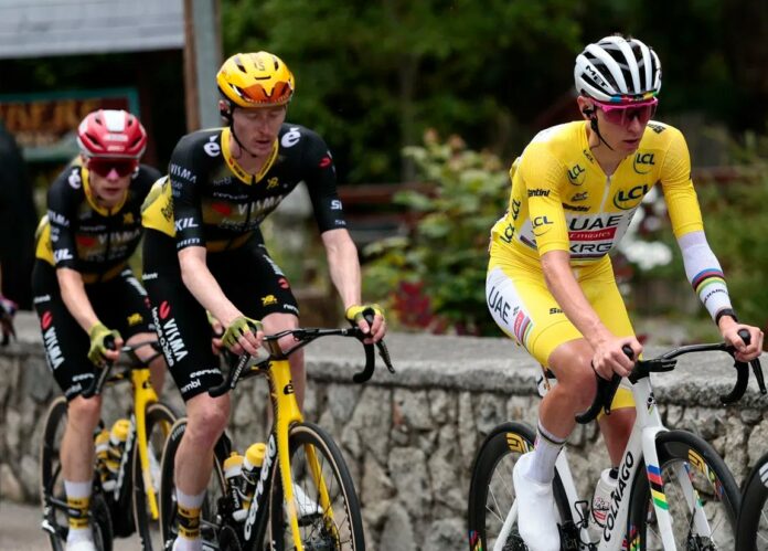 interview-matteo-jorgenson-tour-de-france-2025 Les coureurs de la Team Visma Lease a Bike dans la roue du maillot jaune, Tadej Pogacar, lors du Tour de France 2025