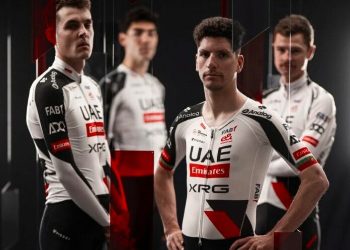 uae-team-emirates-xrg-2026-le-maillot-pissei-officiellement-devoile UAE Team Emirates XRG 2026 le maillot Pissei officiellement dévoilé