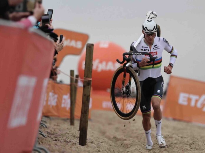 Van der Poel écrase Van Aert à Anvers duel rêvé n'a jamais eu lieu