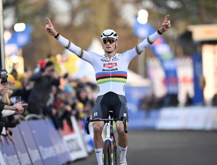 Van der Poel toujours seul au monde à Hofstade