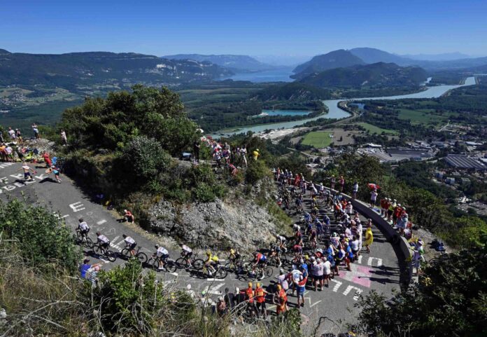 Tour Auvergne Rhône Alpes ex Critérium du Dauphiné dates étapes équipes