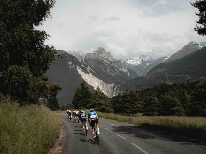 Tour Auvergne Rhône Alpes 2026 les 3 étapes de montagne qui vont tout faire exploser