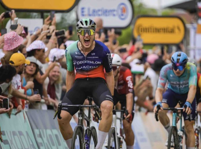 Tour de France 2026 étape 5 Olav Kooij s'impose au sprint à Pau première victoire sur le Tour
