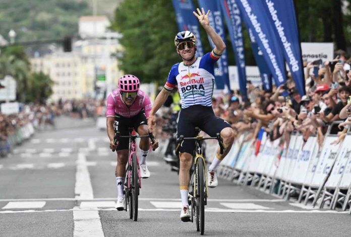 Clasica San Sebastian 2026 Remco Evenepoel recordman 4e victoire Carapaz battu au sprint